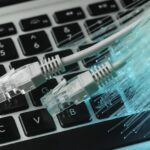 Bredband, fiber och ett tangentbord