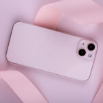 Rosa iPhone mot rosa bakgrund