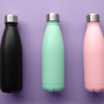 Tre vattenflaskor i olika färger